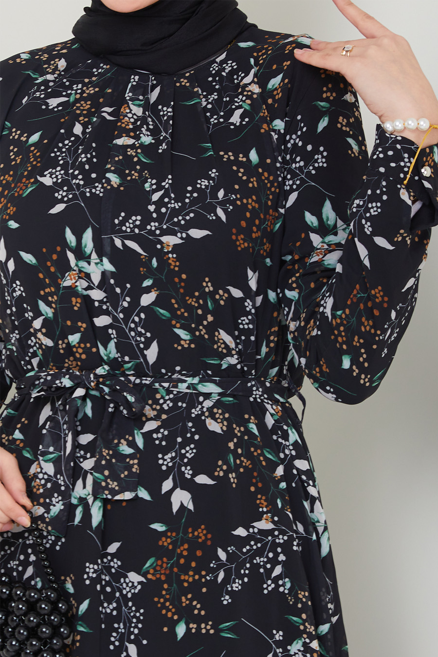 FLOWER PATTERNED BLACK DRESS 