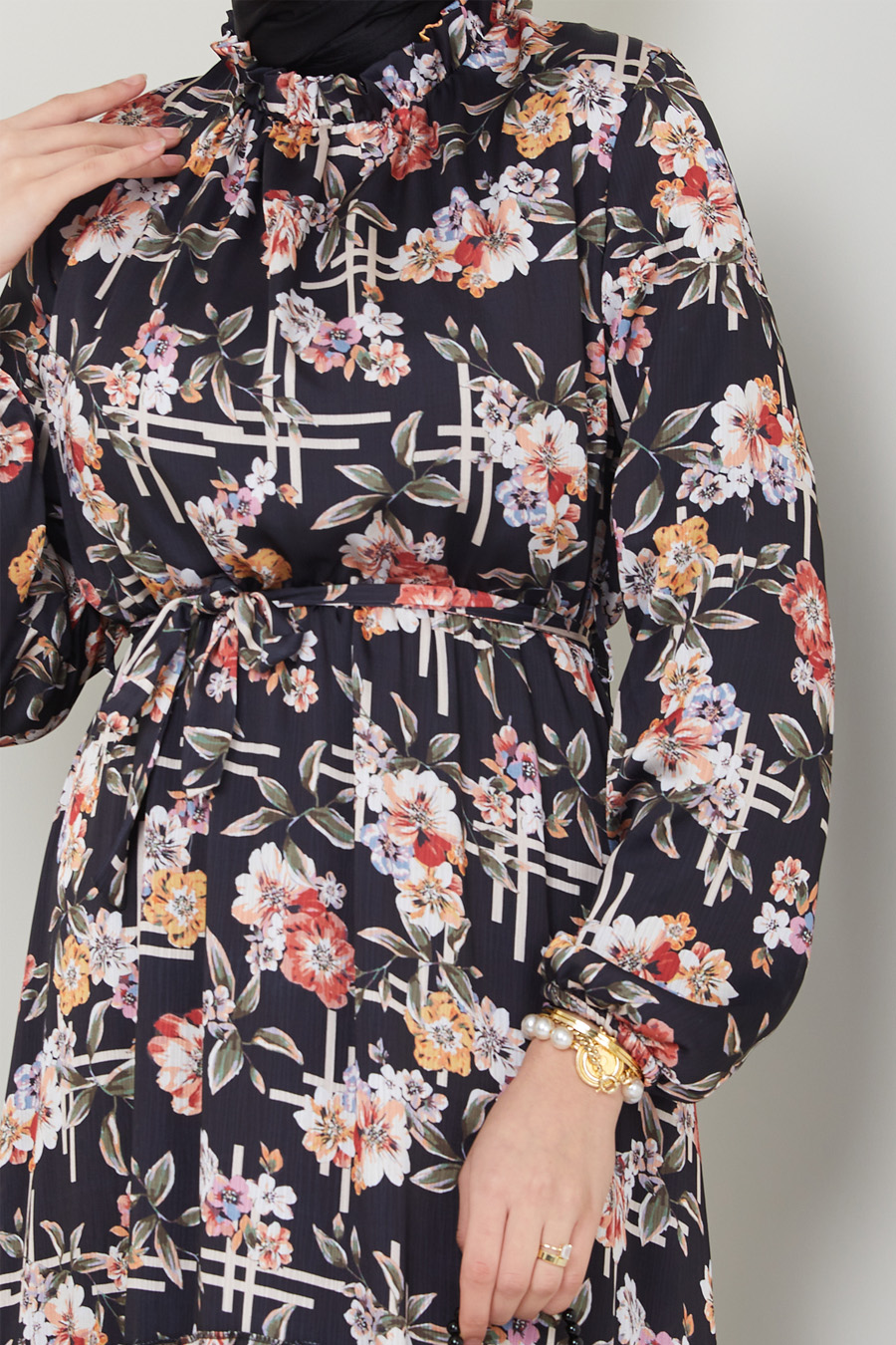 FLOWER PATTERNED BLACK DRESS