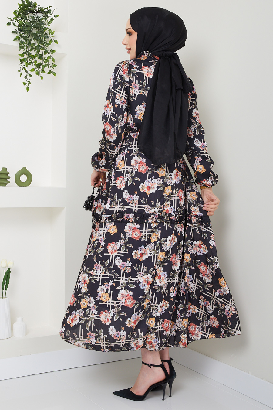 FLOWER PATTERNED BLACK DRESS