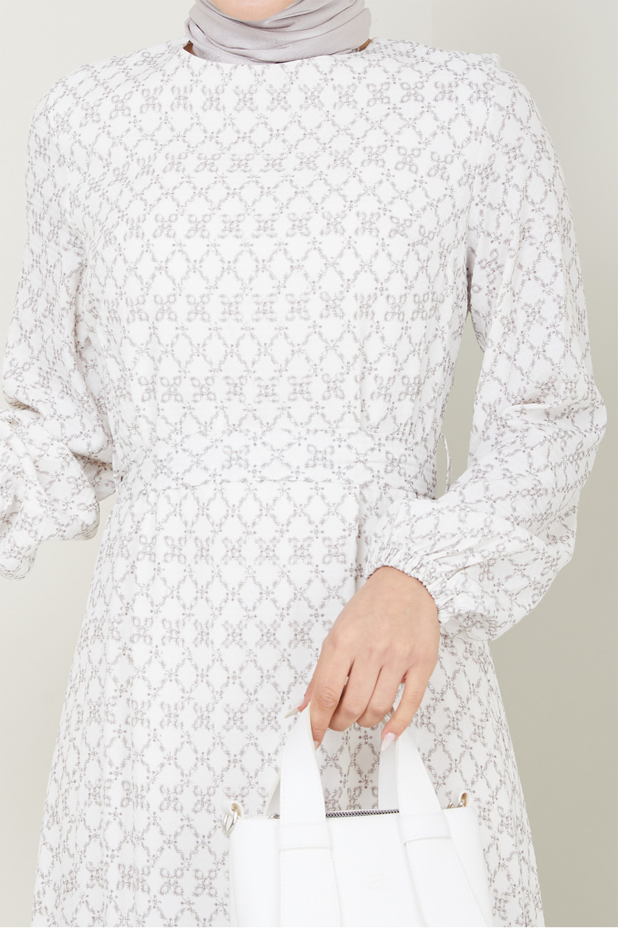 FLOWER PATTERNED GREY DRESS