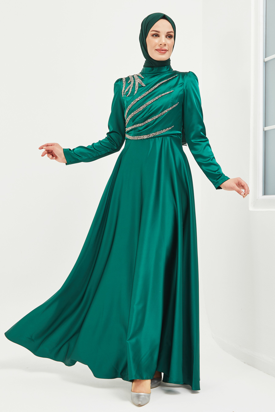 GREEN EVENING DRESS  