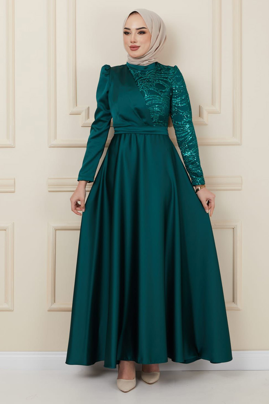 GREEN  EVENING DRESS  