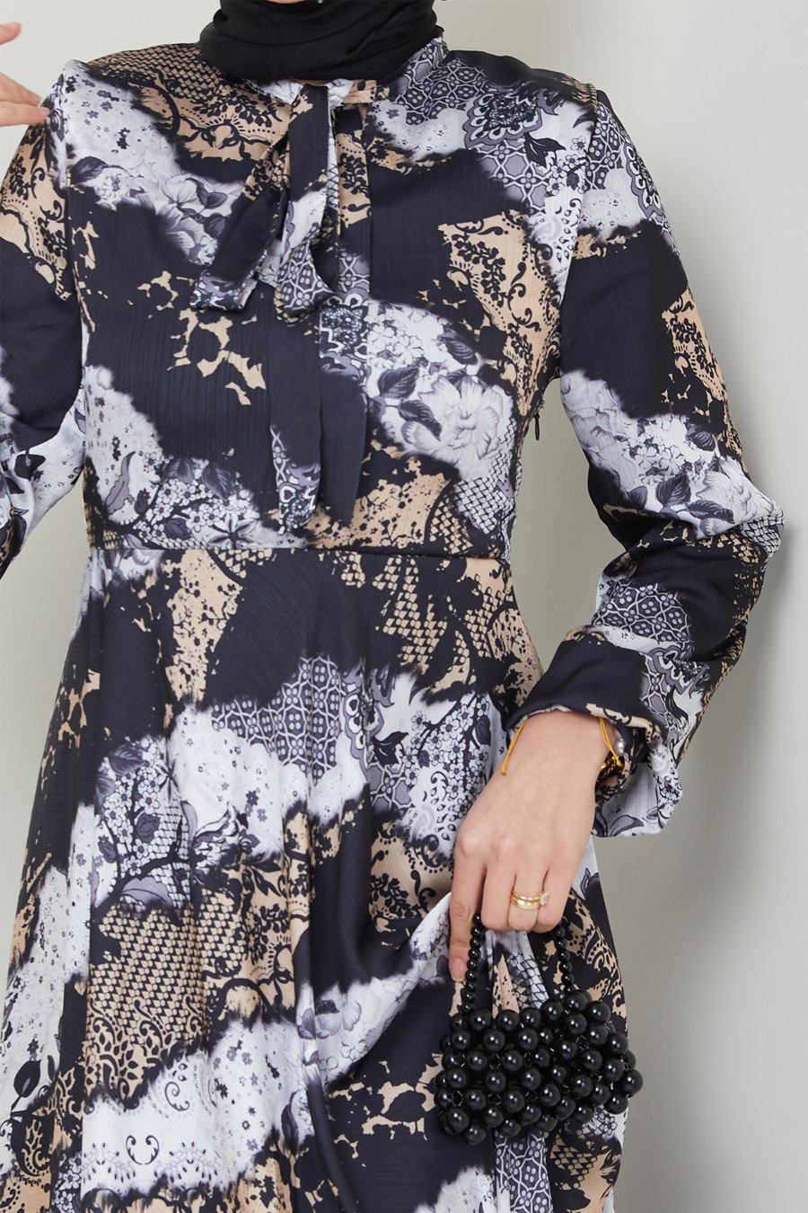 PATTERNED BLACK DRESS