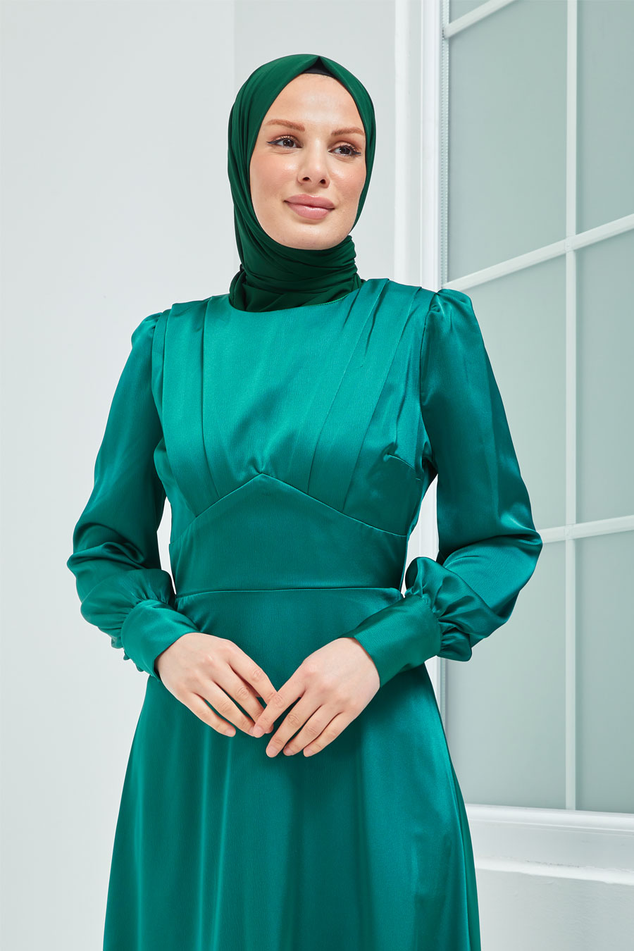 GREEN EVENING DRESS  