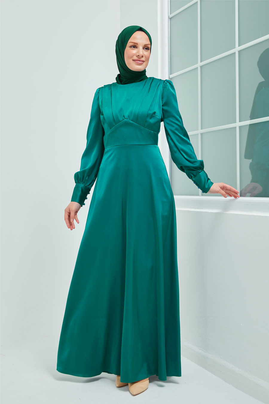 GREEN EVENING DRESS  