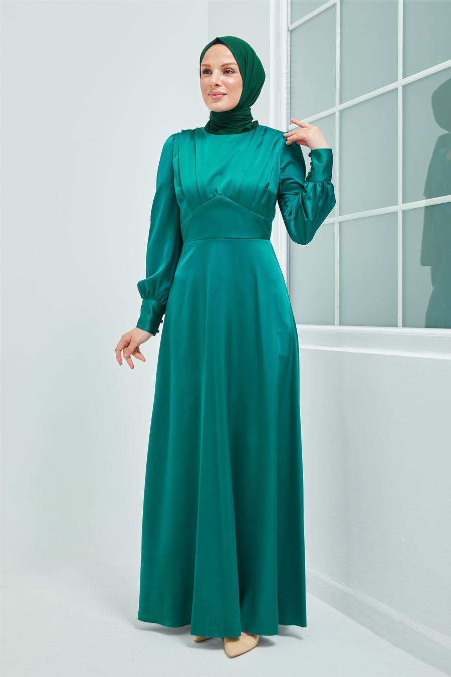 GREEN EVENING DRESS  