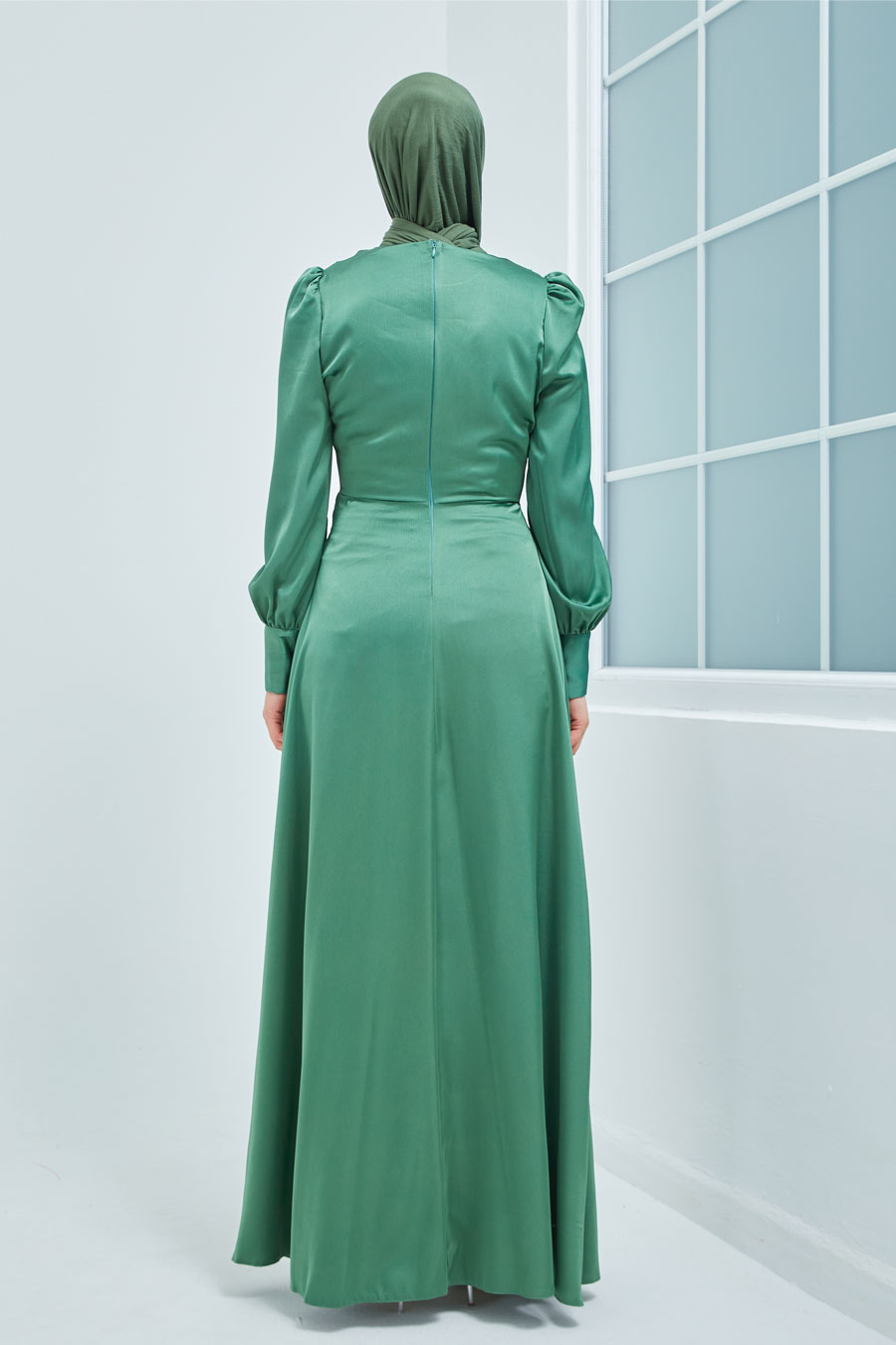 GREEN EVENING DRESS   GREEN EVENING DRESS