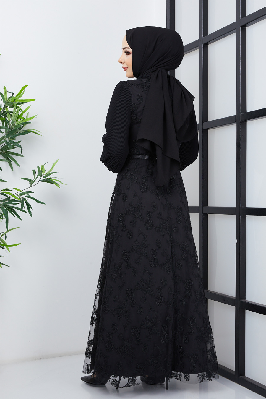 BLACK EVENING DRESS  