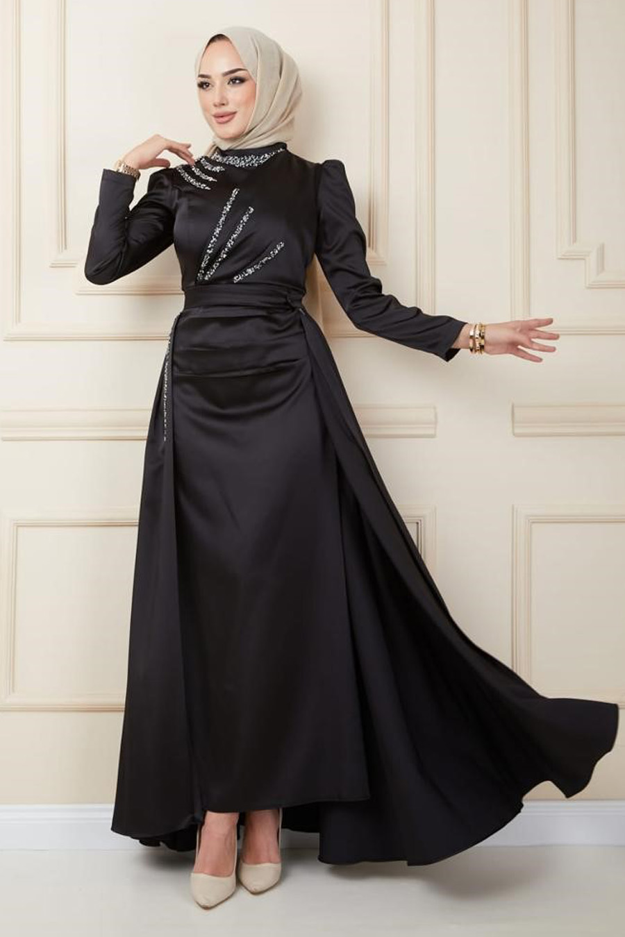 BLACK EVENING DRESS  