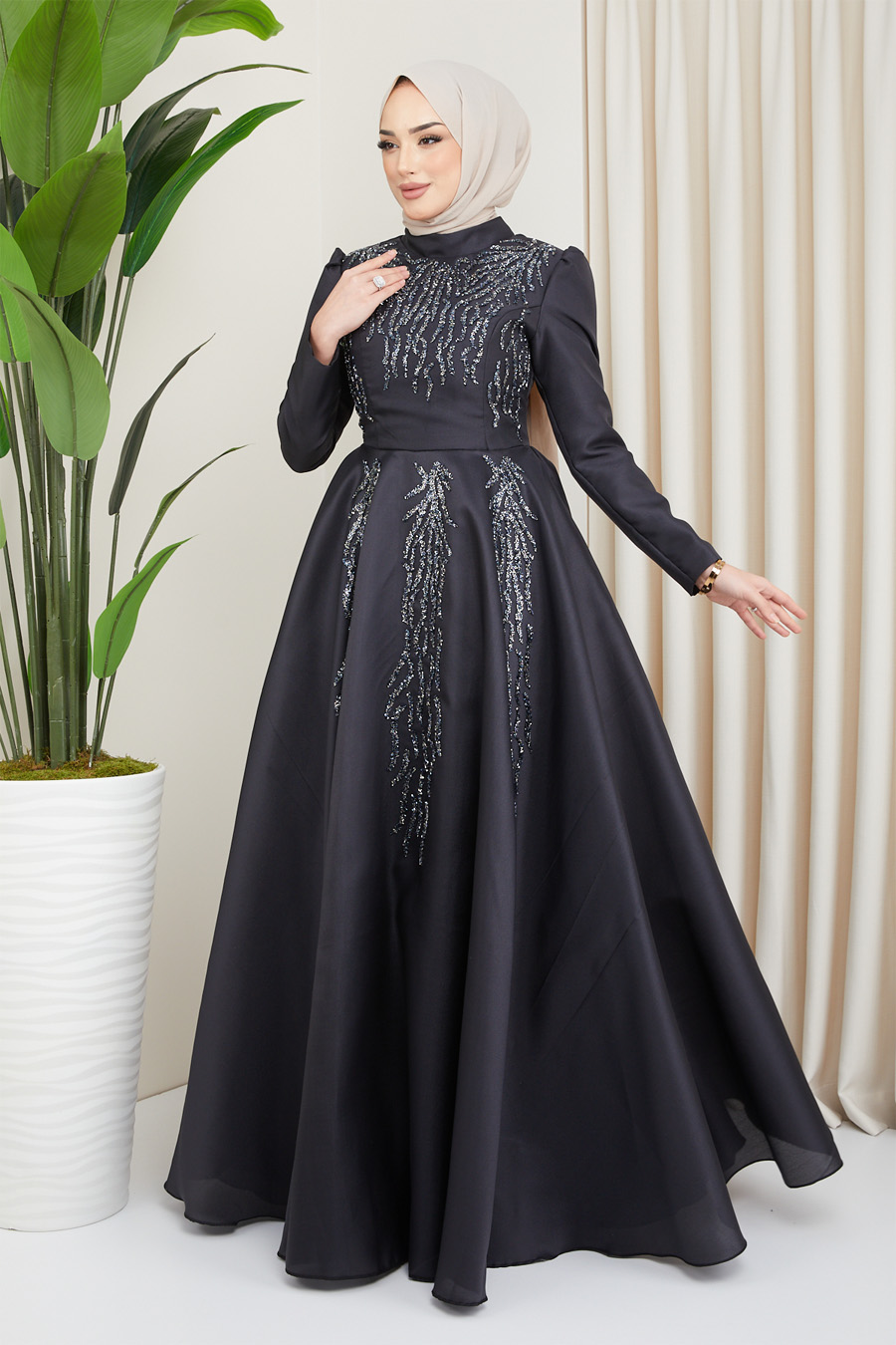 BLACK EVENING DRESS  
