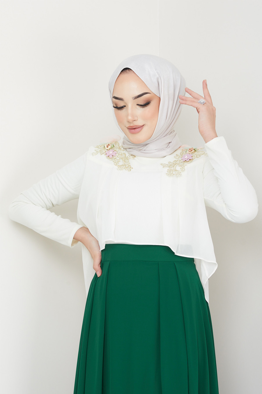 ECRU / GREEN EVENING DRESS   ECRU / GREEN EVENING DRESS