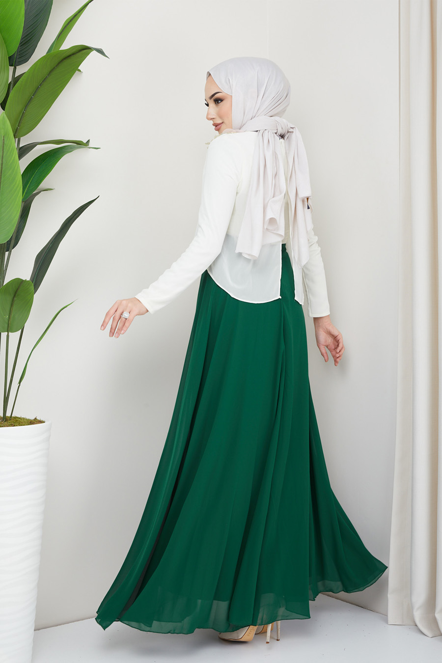ECRU / GREEN EVENING DRESS   ECRU / GREEN EVENING DRESS