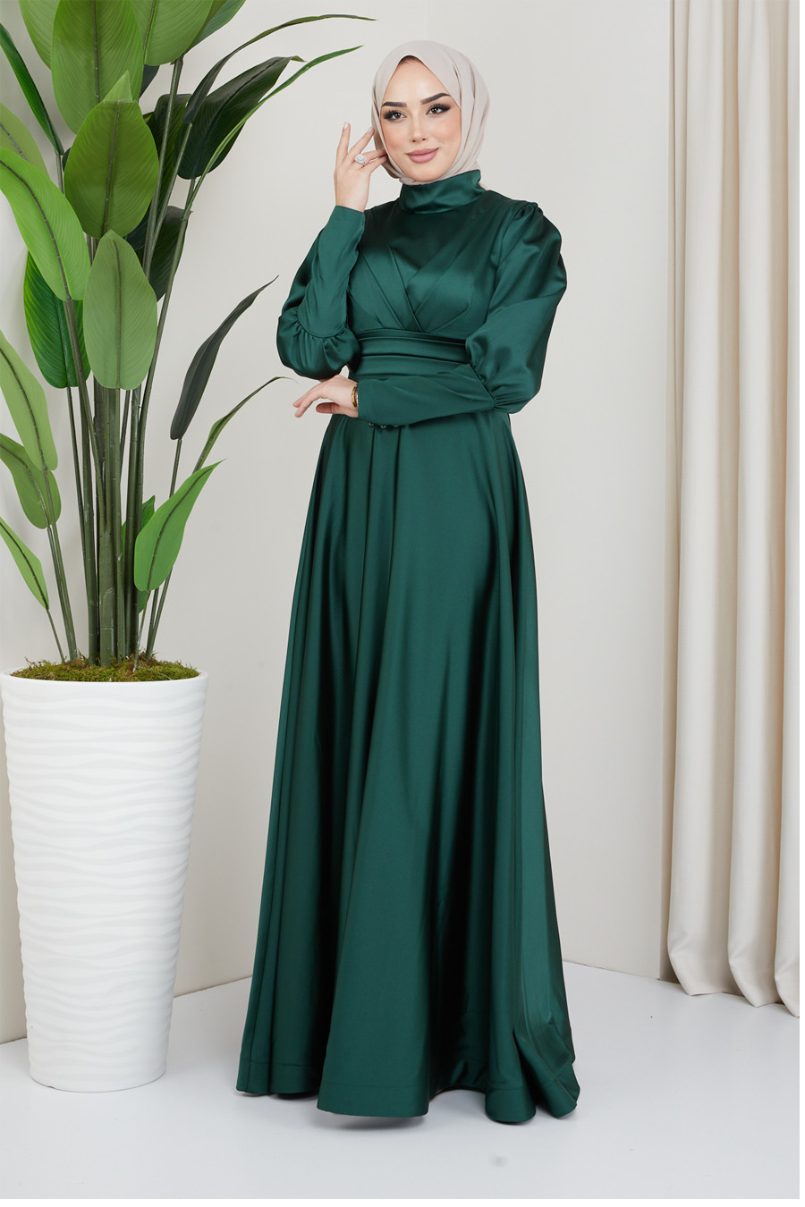 GREEN EVENING DRESS  