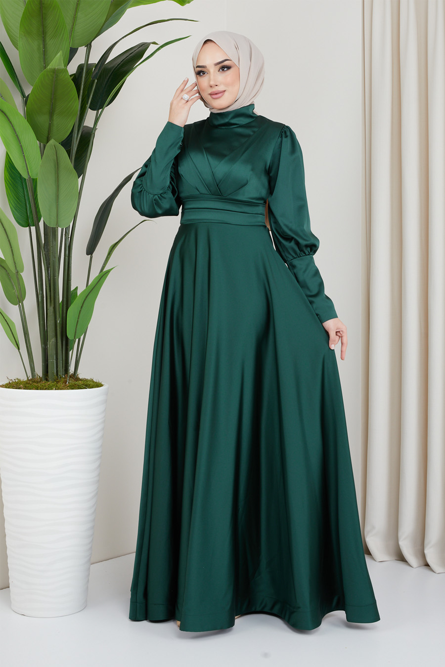 GREEN EVENING DRESS  