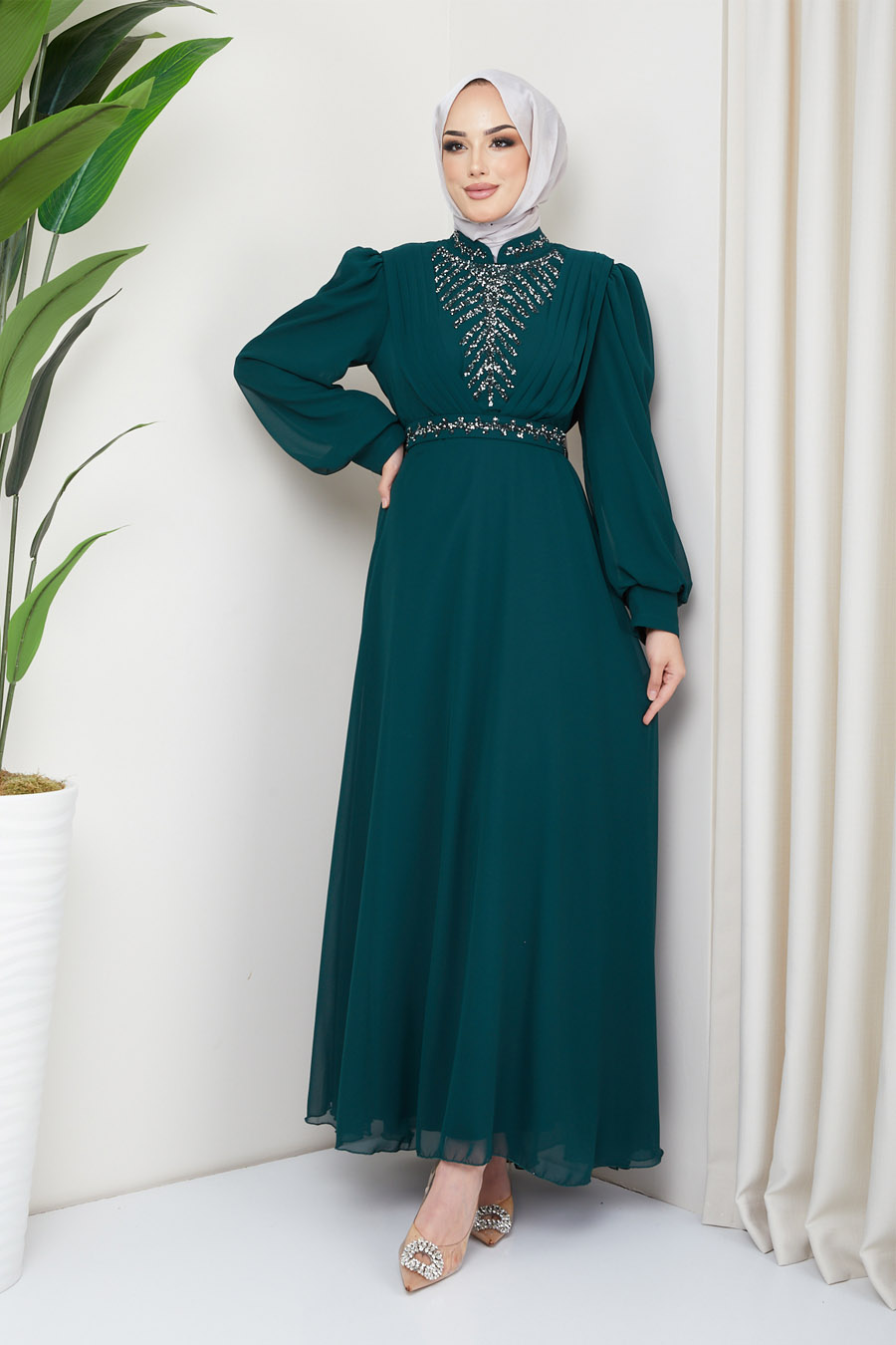 EMERALD GREEN EVENING DRESS  