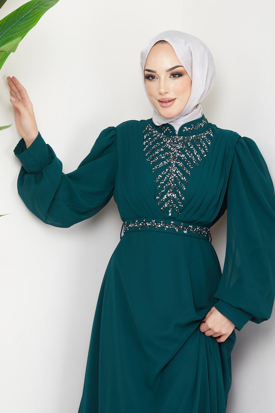 EMERALD GREEN EVENING DRESS  