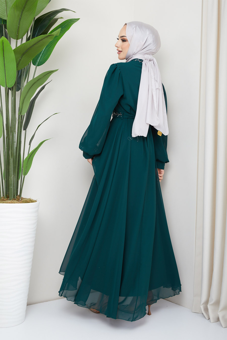 EMERALD GREEN EVENING DRESS  
