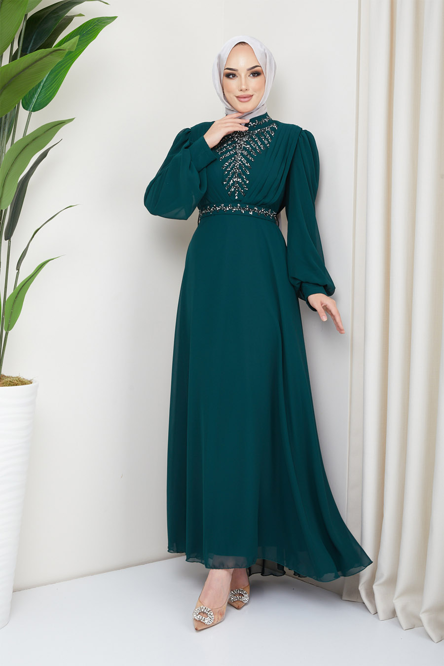 EMERALD GREEN EVENING DRESS  