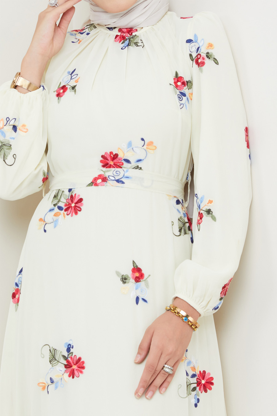 FLOWER  PATTERNED ECRU DRESS  