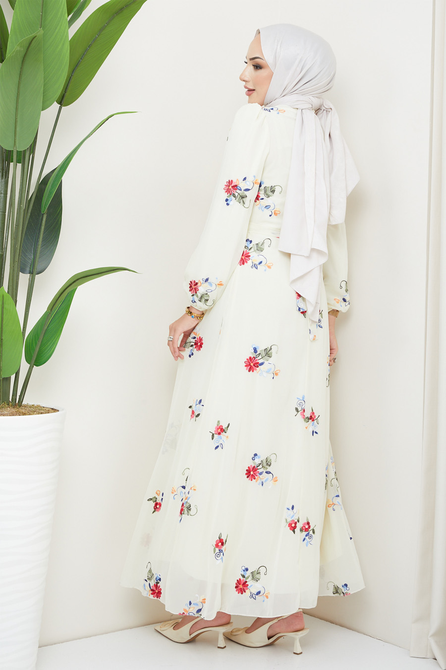 FLOWER  PATTERNED ECRU DRESS  