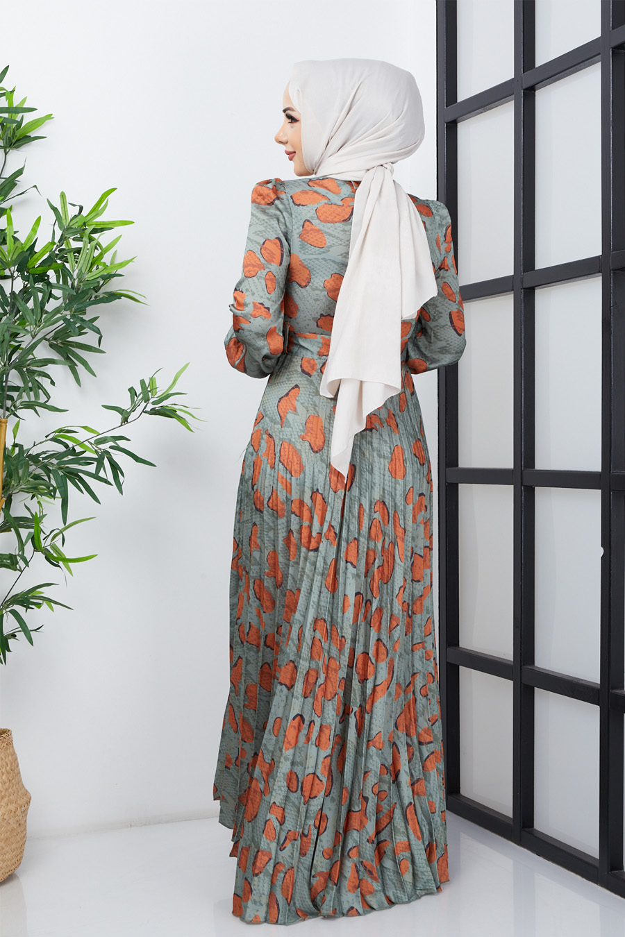 PATTERNED GREEN DRESS