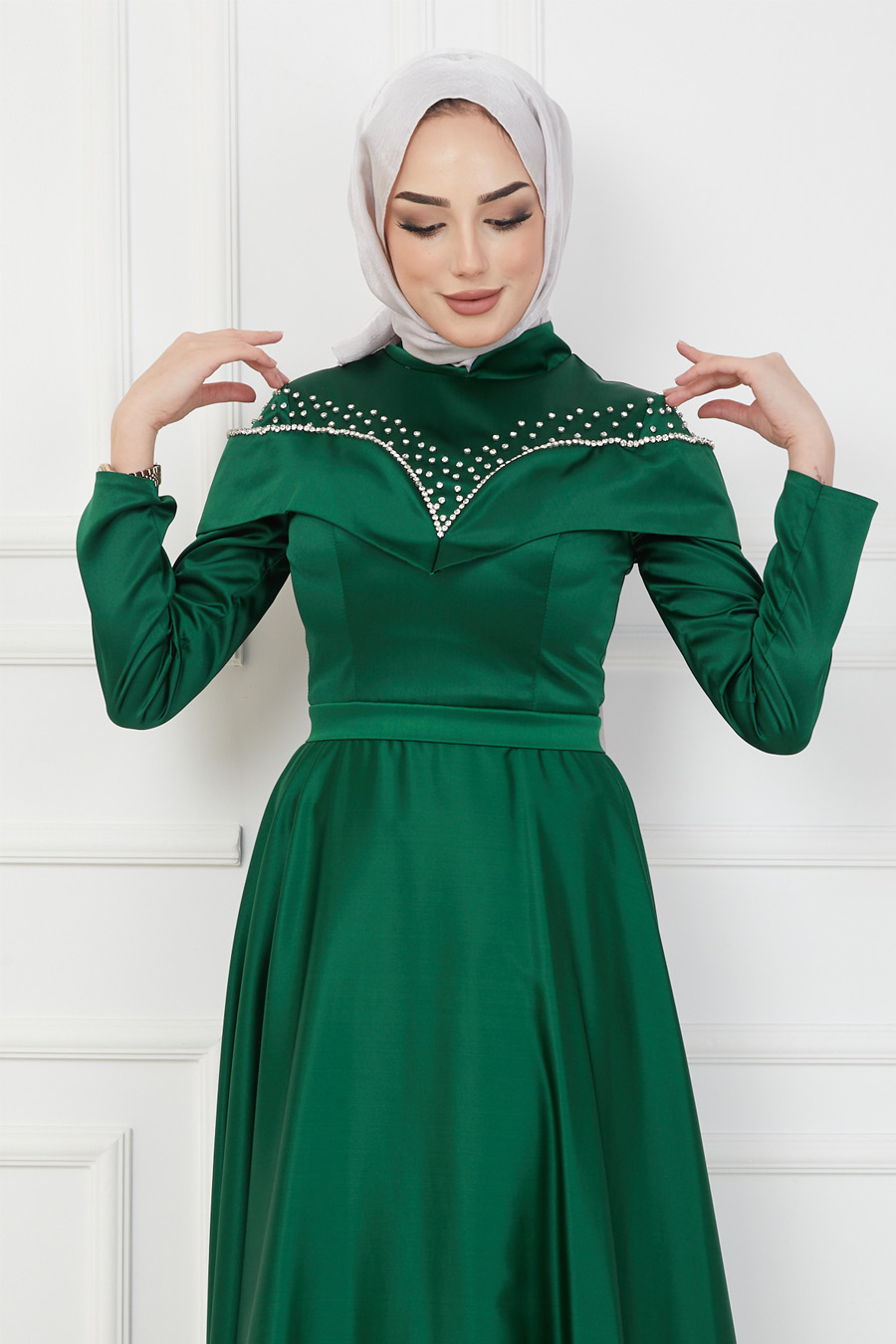 GREEN EVENING DRESS  