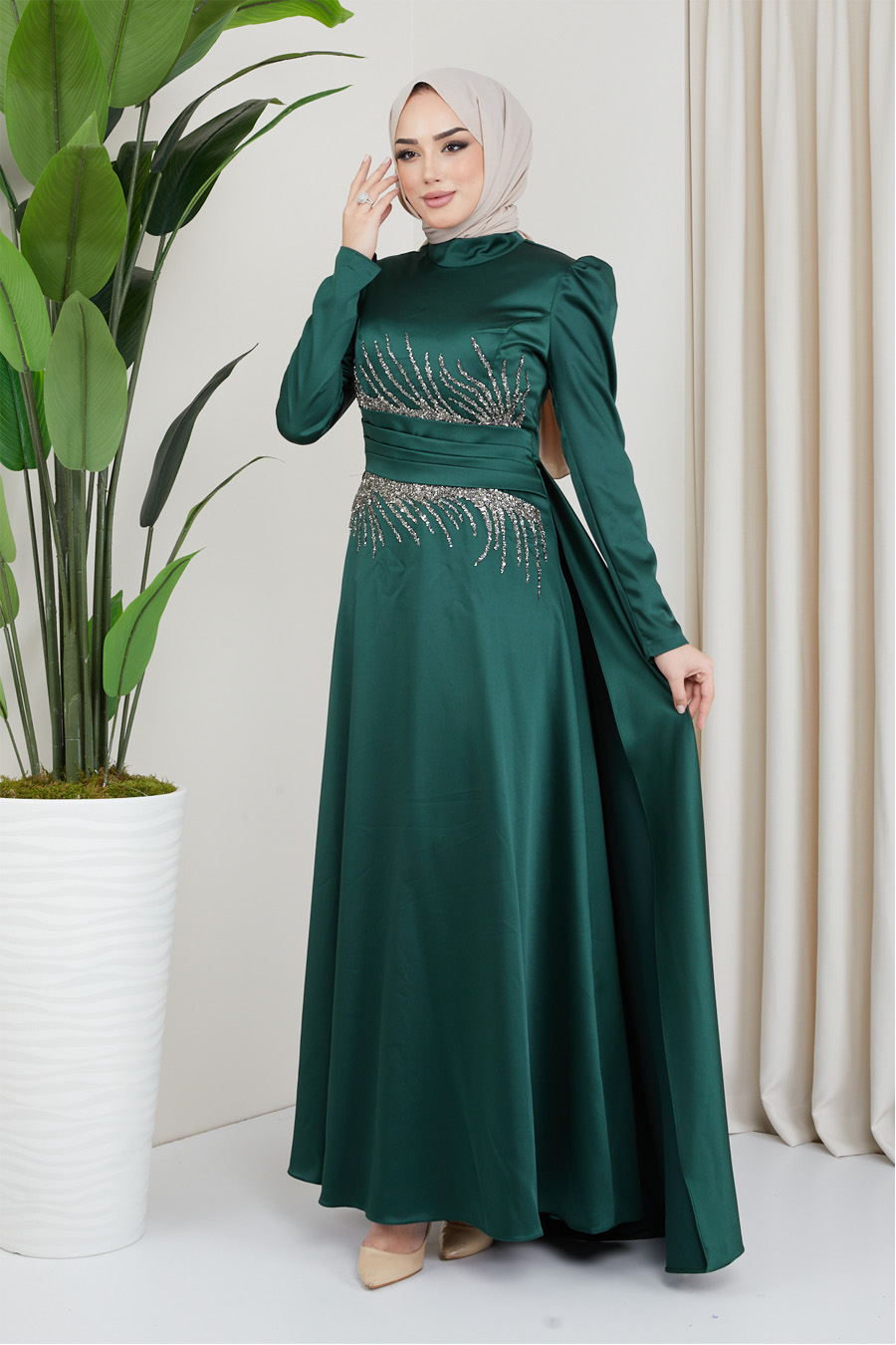GREEN EVENING DRESS  