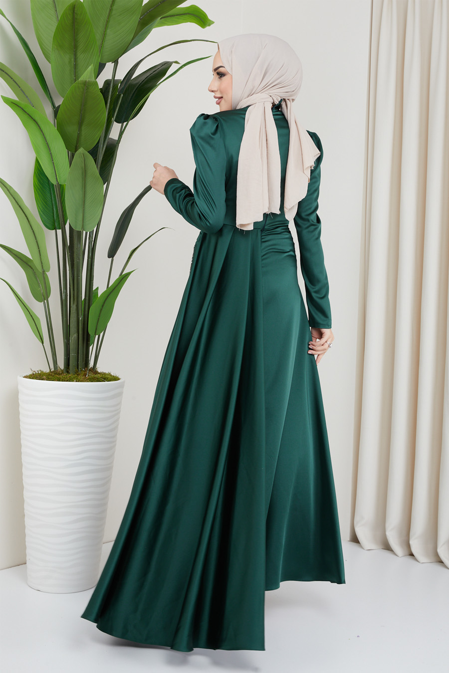 GREEN EVENING DRESS  