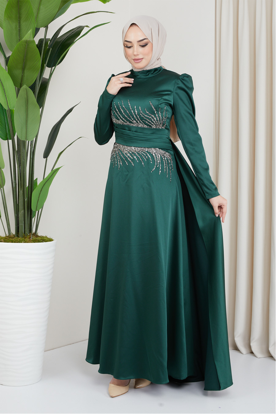 GREEN EVENING DRESS  