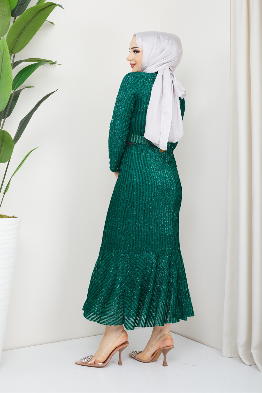 GREEN EVENING DRESS   GREEN EVENING DRESS
