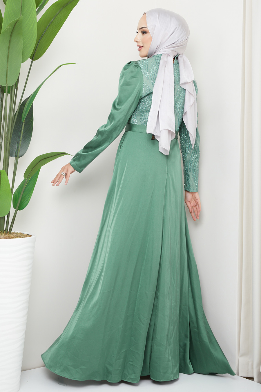 GREEN EVENING DRESS  