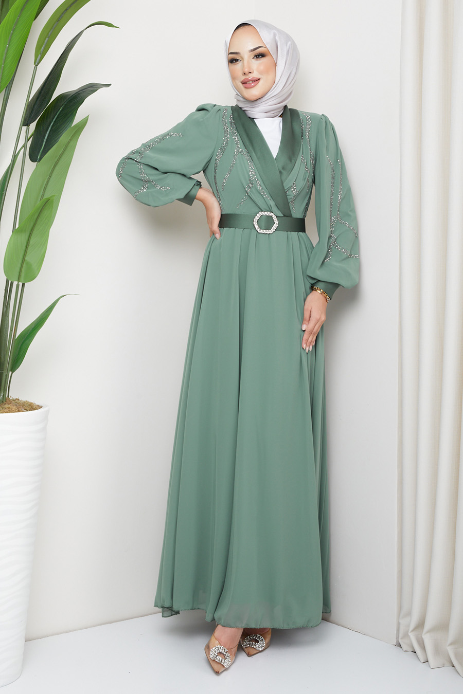 GREEN  EVENING DRESS  