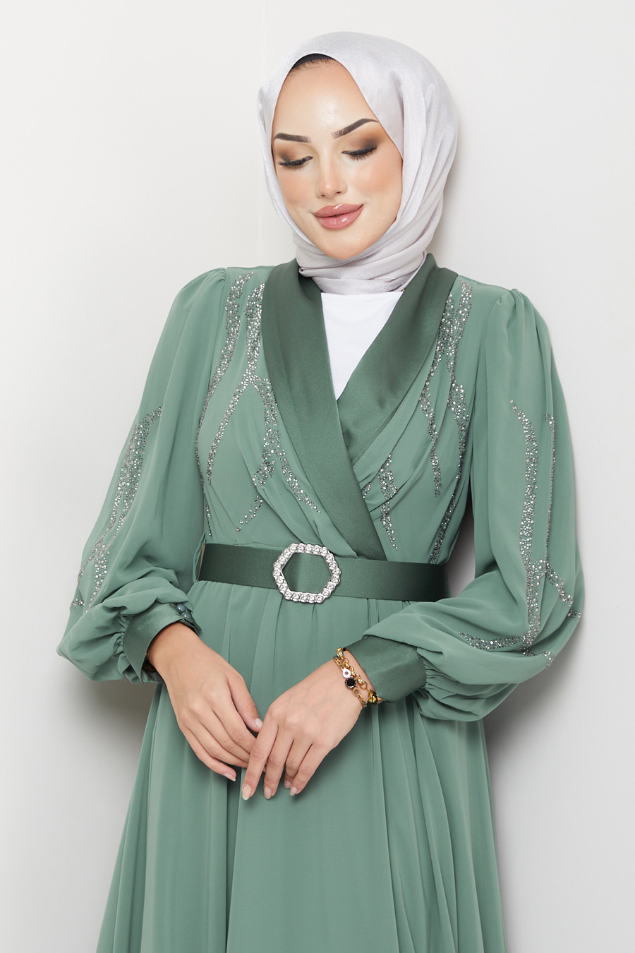 GREEN  EVENING DRESS  