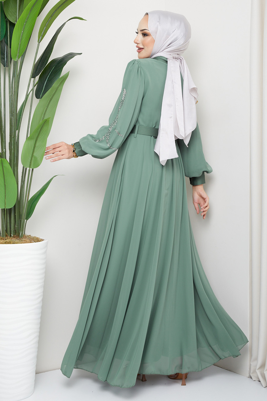 GREEN  EVENING DRESS  