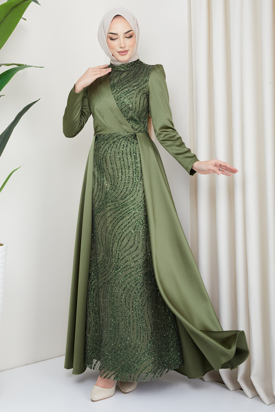 GREEN EVENING DRESS  