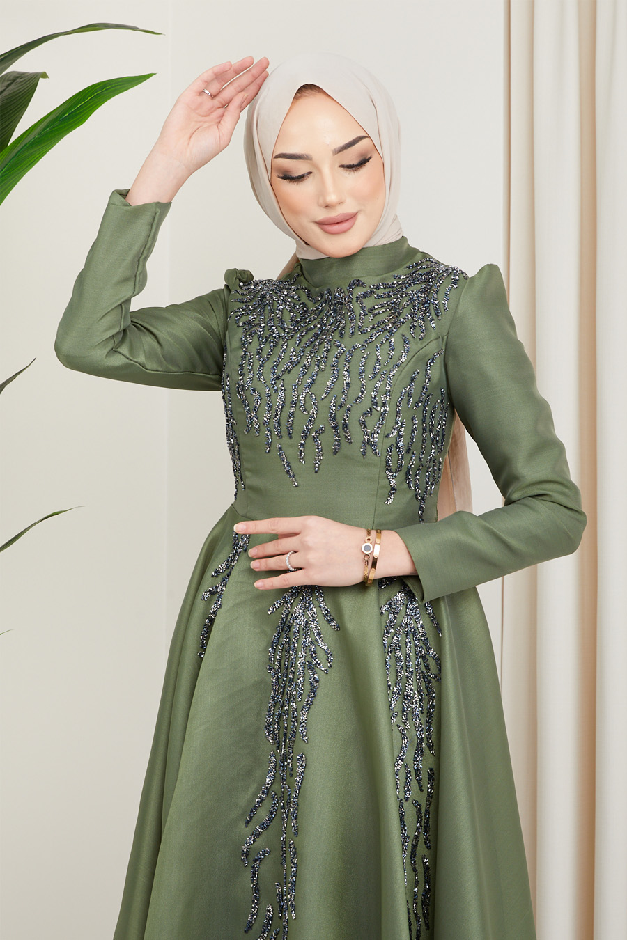 GREEN EVENING DRESS  