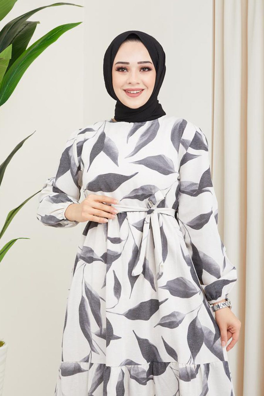 FLOWER PATTERNED BLACK DRESS