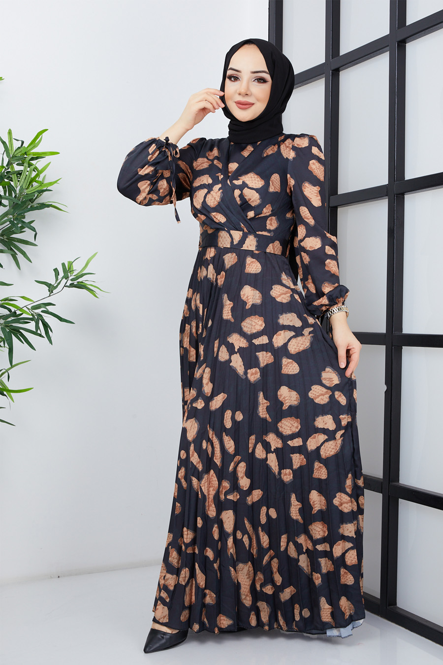 PATTERNED BLACK DRESS