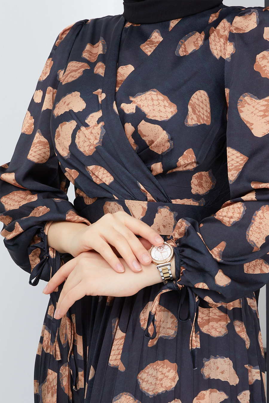 PATTERNED BLACK DRESS