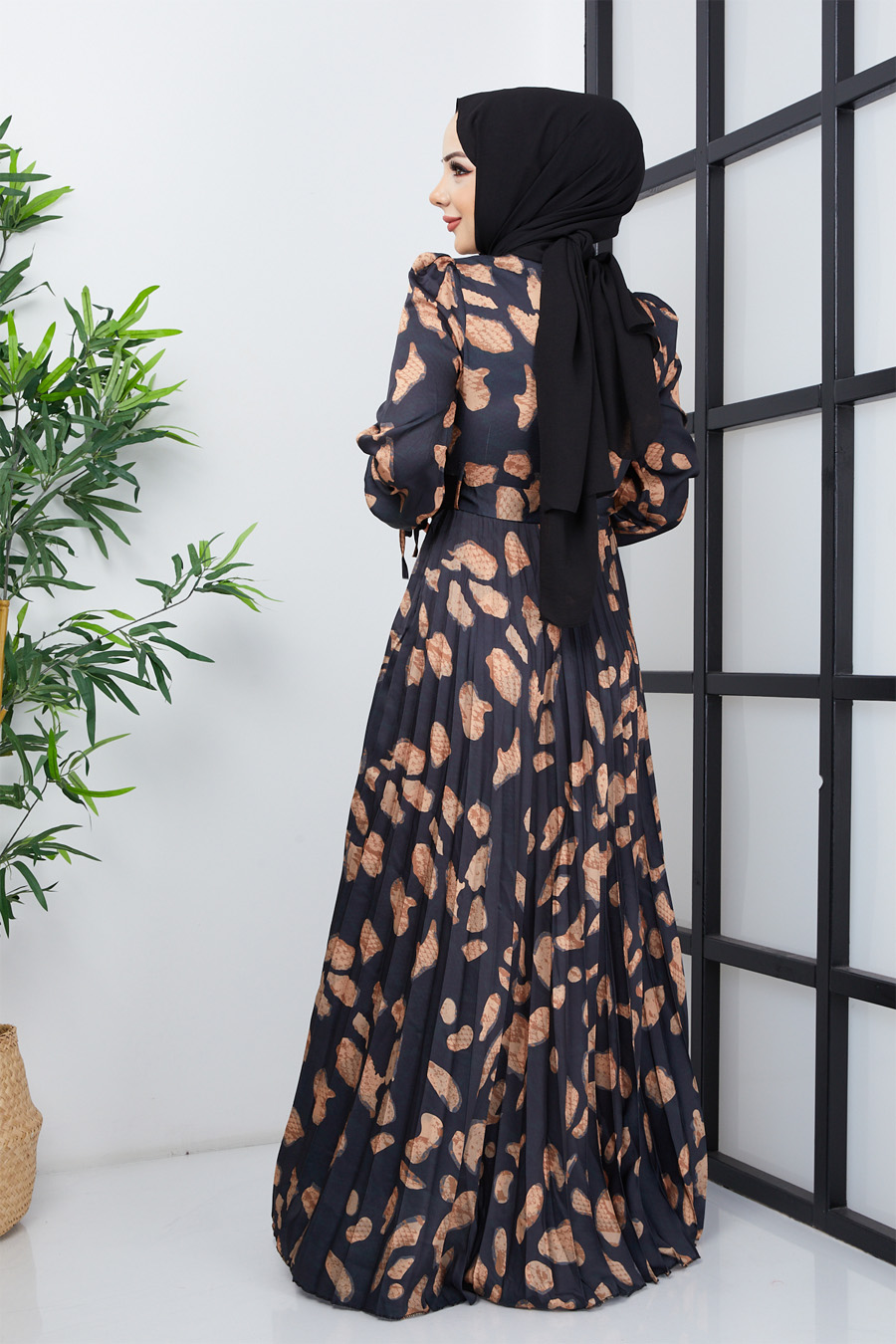 PATTERNED BLACK DRESS