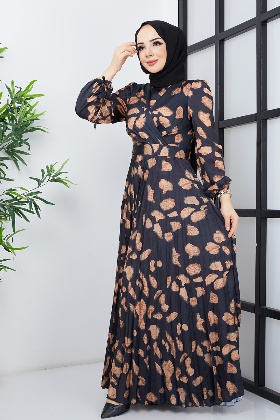 PATTERNED BLACK DRESS