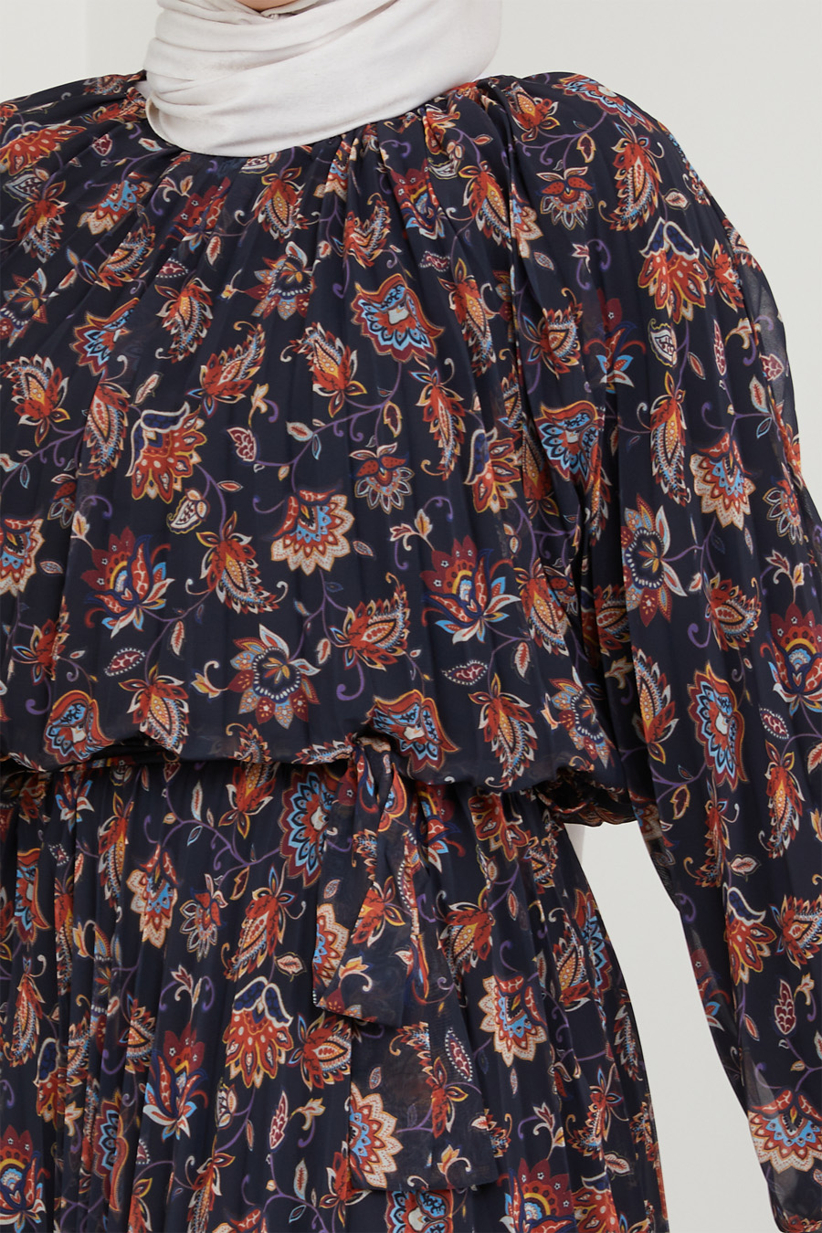 FLOWER PATTERNED BLACK DRESS