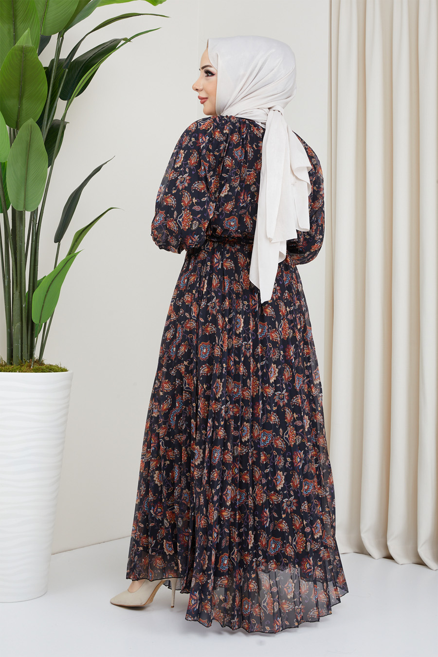 FLOWER PATTERNED BLACK DRESS