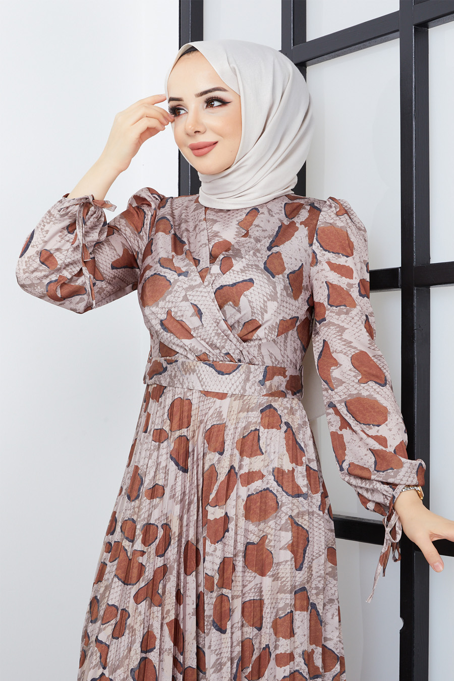 PATTERNED GREY DRESS