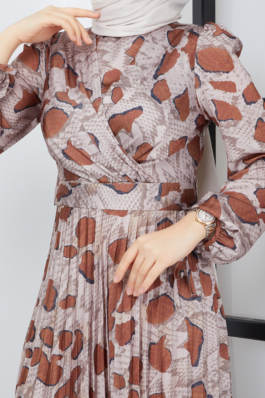 PATTERNED GREY DRESS