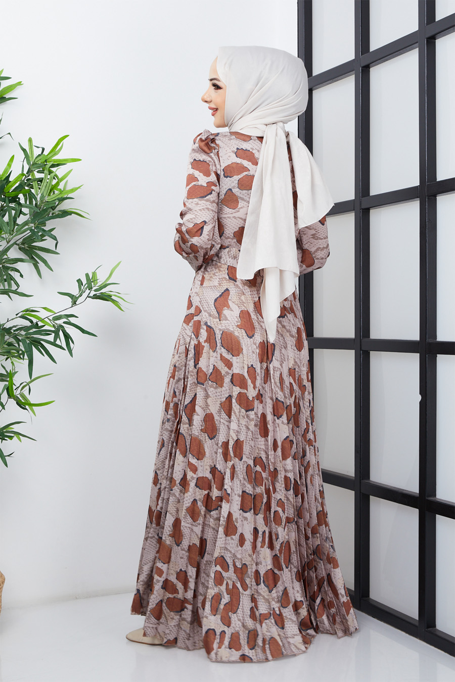 PATTERNED GREY DRESS