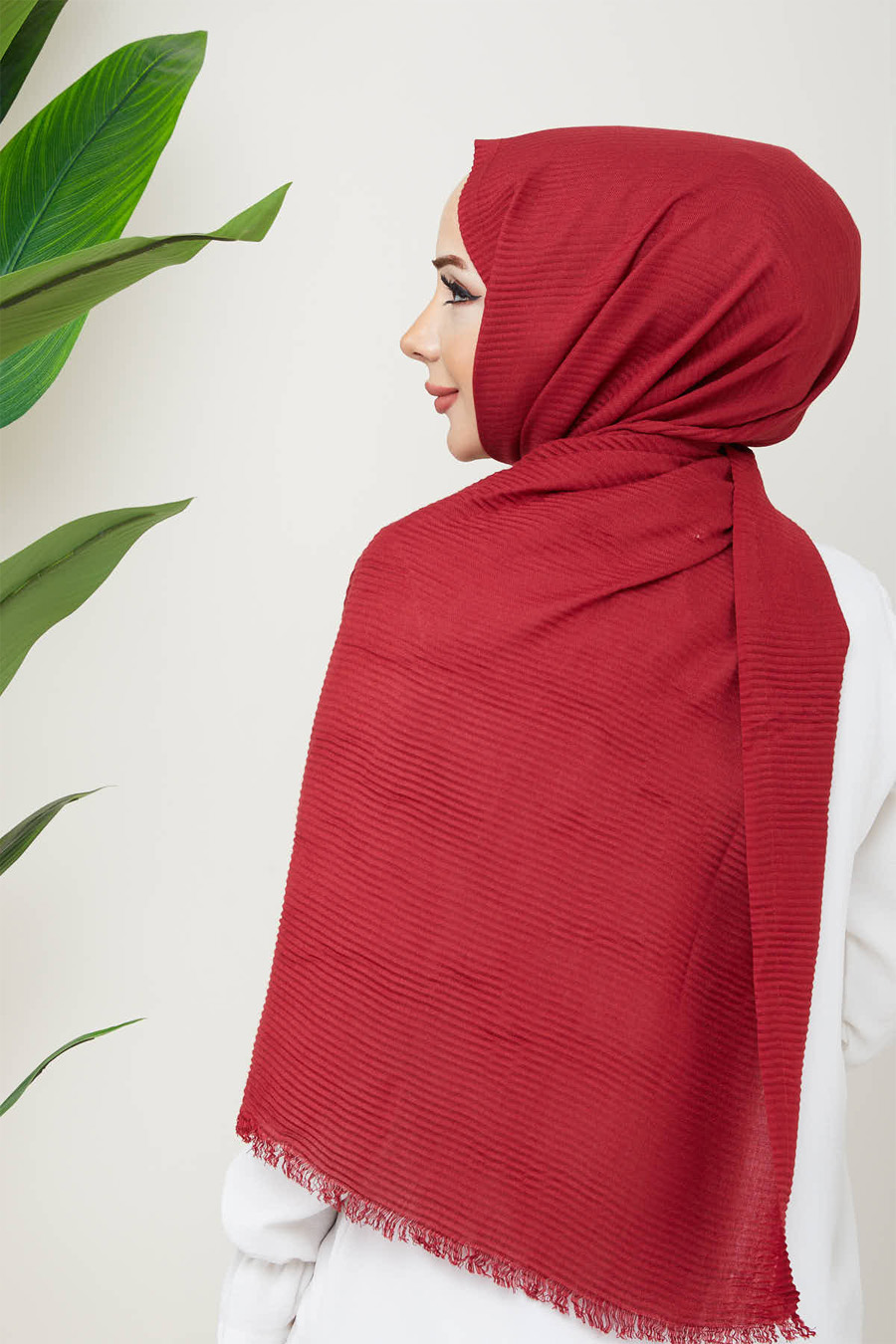 CLARED RED  -  PLEATED SHAWL