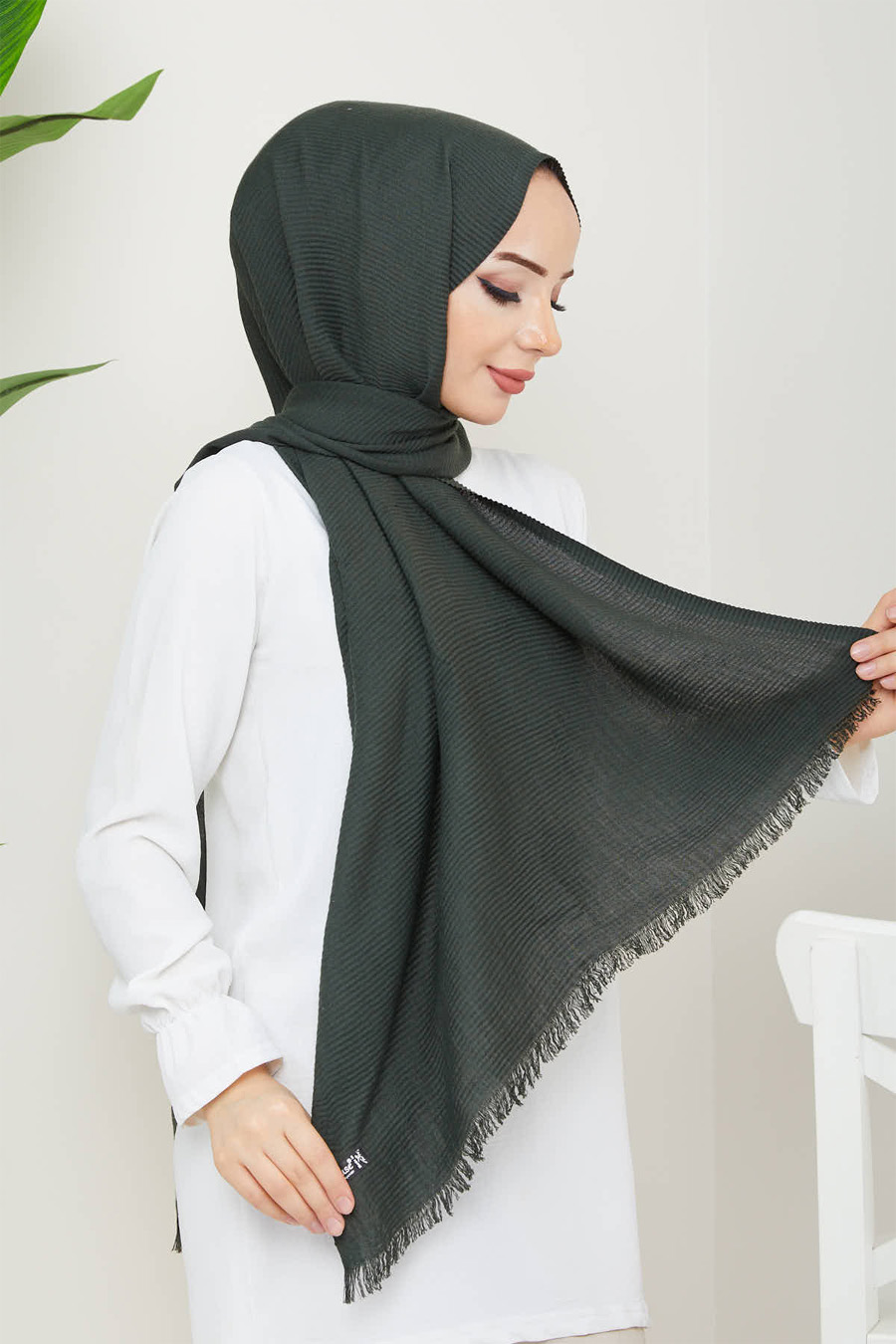 KHAKI -  PLEATED SHAWL