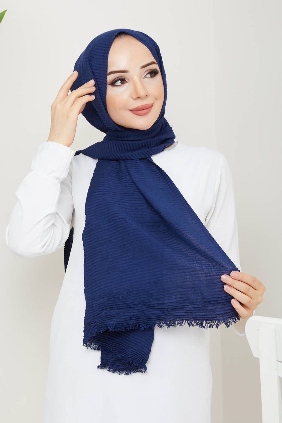 NAVY BLUE  -  PLEATED SHAWL