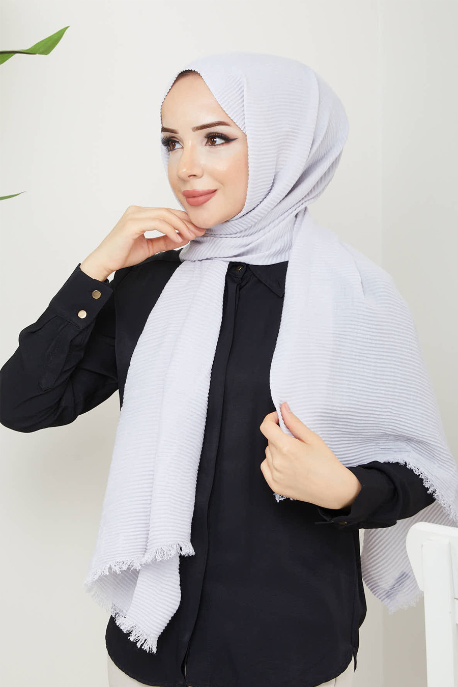 GREY  -  PLEATED SHAWL